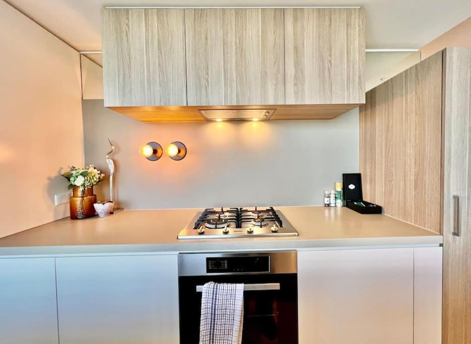 Highrise Best Location 2Baths Мельбурн Экстерьер фото
