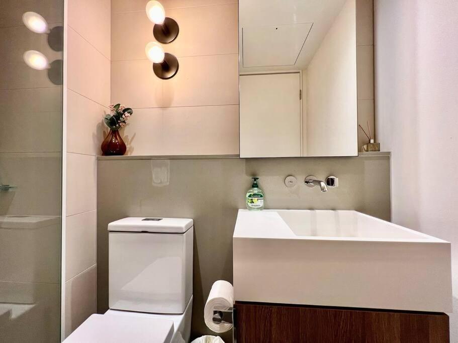 Highrise Best Location 2Baths Мельбурн Экстерьер фото